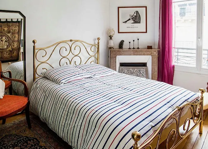 Charming And Bright Near Montmartre Paris