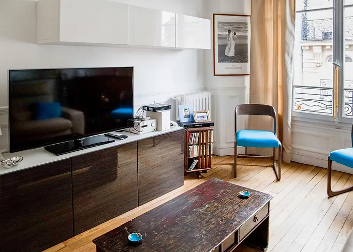 Charming And Bright Near Montmartre *